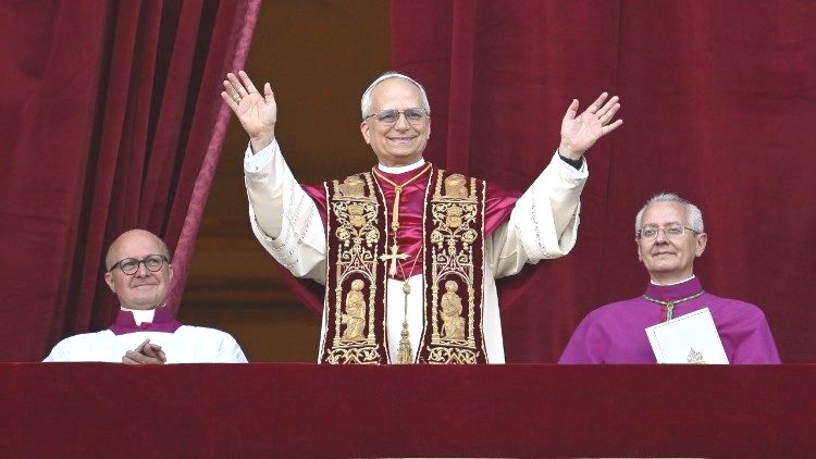 Papst Leo XIV b